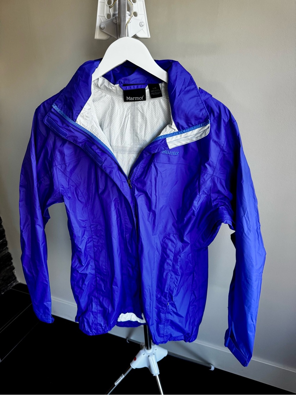 Marmot Women’s Purple Waterproof Rain Jacket Hooded Size Large